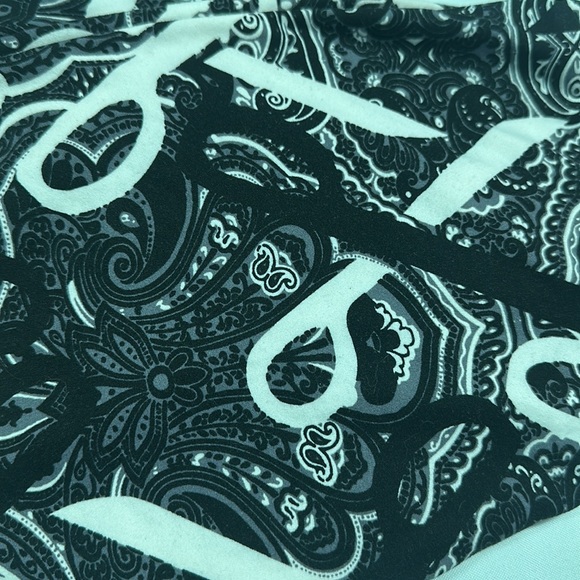 LuLaRoe Scissor Pattern Print Leggings (Read Description) - Picture 2 of 5